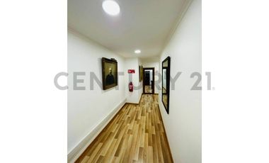 SE VENDE OFICINA AMOBLADA EN BARRIO YUNGAY