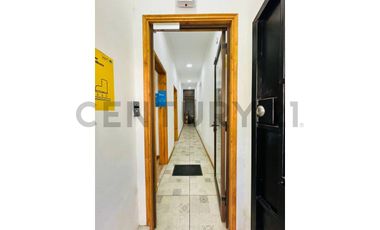 SE VENDE OFICINA AMOBLADA EN BARRIO YUNGAY