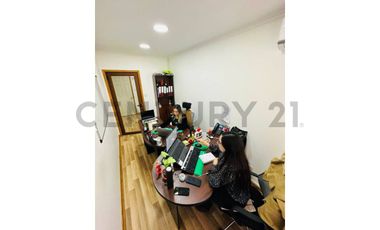 SE VENDE OFICINA AMOBLADA EN BARRIO YUNGAY