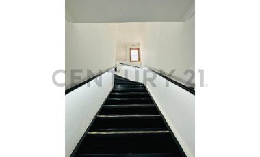 SE VENDE OFICINA AMOBLADA EN BARRIO YUNGAY