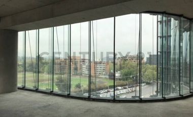 Arriendo gran e iluminada oficina con Leed Gold