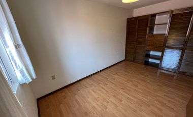 casa en renta toluca, fraccionamiento con doble caseta de seguridad, cercano a plaza santin.