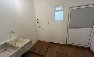 casa en renta toluca, fraccionamiento con doble caseta de seguridad, cercano a plaza santin.
