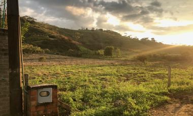 LA FINCA DE SUS SUEÑOS EN VENTA: 1669 m² de Paz, Arboles Frutales y Comodidad, a Solo 15 Minutos del Corazón de Jamundí.. Cod V7513