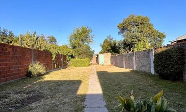 Casa de 3 o 4 AMBIENTES ubicada a 350 metros de la Avenida Hipólito Yrigoyen