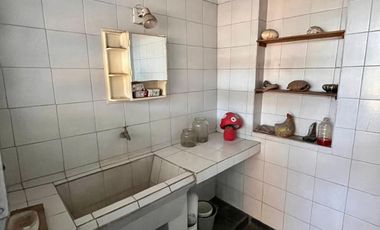 Casa de 3 o 4 AMBIENTES ubicada a 350 metros de la Avenida Hipólito Yrigoyen