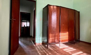 Casa de 3 o 4 AMBIENTES ubicada a 350 metros de la Avenida Hipólito Yrigoyen
