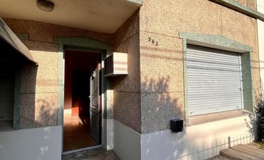 Casa de 3 o 4 AMBIENTES ubicada a 350 metros de la Avenida Hipólito Yrigoyen