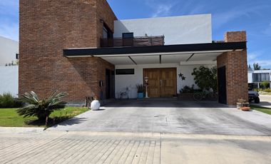Casa en Venta en El Álamo Country Club en Celaya Gto.