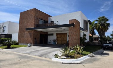 Casa en Venta en El Álamo Country Club en Celaya Gto.