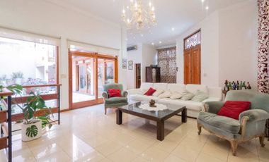 Casa 6 ambientes venta con cochera en Villa Devoto