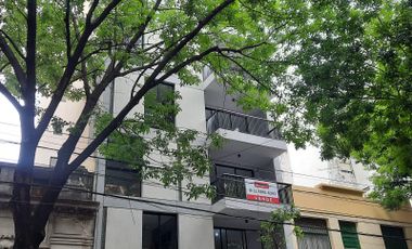 Departamento de 2 ambientes con Balcón y cochera  en alquiler - Caballito