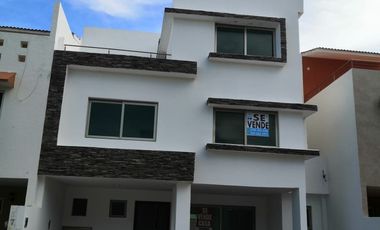 Residencia nueva de 4 recamaras en Fracc. Lomas Residencial. Equipada