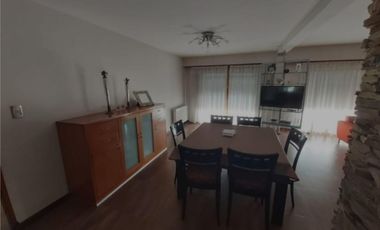 VENDO PROPIEDAD EN BLOCK LOCALES Y DEPTOS (PARQUE LURO)