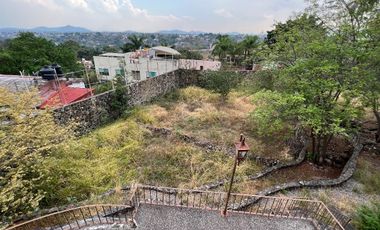 Terreno en Venta en Fraccionamiento Burgos, Cuernavaca