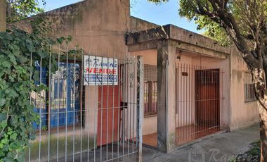 Casa en Venta 3 Ambientes y Local - Moreno Norte