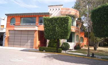 HERMOSA RESIDENCIA EN JARDINES DE ZAVALETA