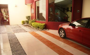 HERMOSA RESIDENCIA EN JARDINES DE ZAVALETA