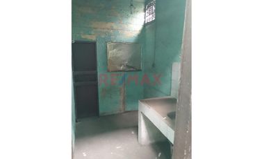 Vendo Inmueble En El Cercado Primer Piso Local Comercial  Y Segundo Piso Como Vivienda