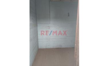 Vendo Inmueble En El Cercado Primer Piso Local Comercial  Y Segundo Piso Como Vivienda