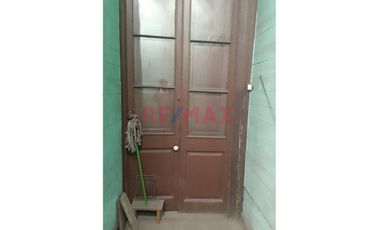 Vendo Inmueble En El Cercado Primer Piso Local Comercial  Y Segundo Piso Como Vivienda
