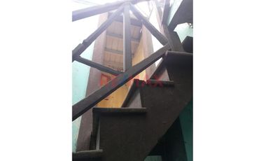 Vendo Inmueble En El Cercado Primer Piso Local Comercial  Y Segundo Piso Como Vivienda
