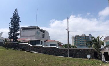 Casa en Costa en Costa de Oro, cerca de Plaza Américas