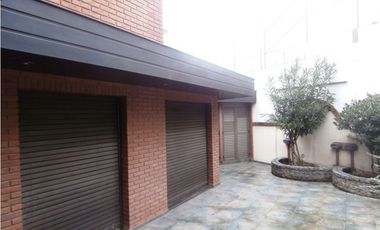 Chalet 4 ambientes. Garage / quincho para 2 autos. A estrenar. Zona San José