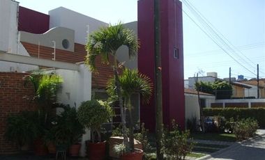 CASA EN VENTA EN PRIVADA, FRACC. PUERTA DEL SOL, CUERNAVACA MOR.