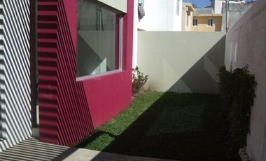 CASA EN VENTA EN PRIVADA, FRACC. PUERTA DEL SOL, CUERNAVACA MOR.