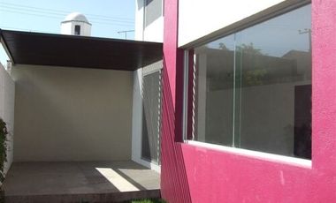 CASA EN VENTA EN PRIVADA, FRACC. PUERTA DEL SOL, CUERNAVACA MOR.