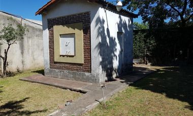 Venta de Chalet Zona La Quebrada, sobre Dastugue 2400.