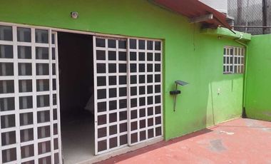 SE VENDE AMPLIA CASA DE TRES NIVELES CON BUENOS ACABADOS EN IZTAPALAPA