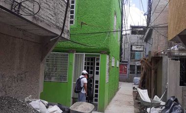 SE VENDE AMPLIA CASA DE TRES NIVELES CON BUENOS ACABADOS EN IZTAPALAPA