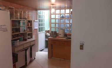 SE VENDE AMPLIA CASA DE TRES NIVELES CON BUENOS ACABADOS EN IZTAPALAPA