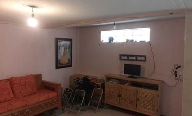 SE VENDE AMPLIA CASA DE TRES NIVELES CON BUENOS ACABADOS EN IZTAPALAPA