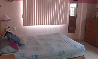 SE VENDE AMPLIA CASA DE TRES NIVELES CON BUENOS ACABADOS EN IZTAPALAPA