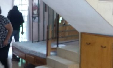 SE VENDE AMPLIA CASA DE TRES NIVELES CON BUENOS ACABADOS EN IZTAPALAPA