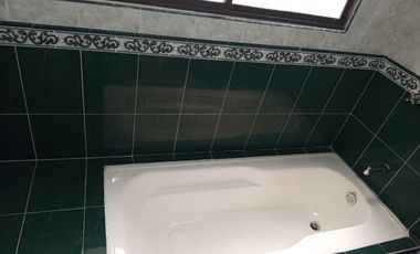 casa en arriendo en las mercedes. Cod A9432976