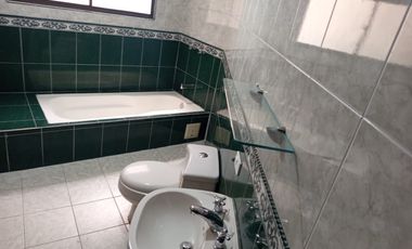 casa en arriendo en las mercedes. Cod A9432976