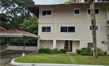 ANCON / ALBROOK / 3 HABITACIONES / 594m2 / BALCON / 2 TERRAZAS
