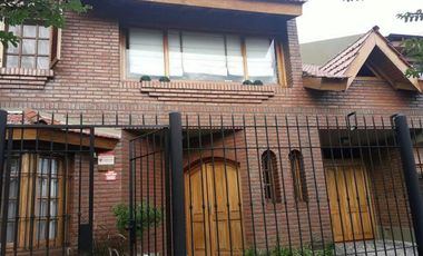 Hermoso chalet con jardin y pileta