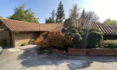 Casa en venta de 6 dorm. en sector Mayflower, Lo Barnechea