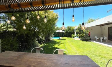 VENDO HERMOSA CASA ESTILO MEDITERRÁNEA EN SANTA ELENA CHICUREO