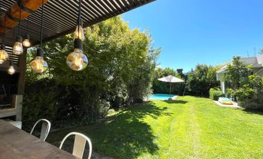VENDO HERMOSA CASA ESTILO MEDITERRÁNEA EN SANTA ELENA CHICUREO