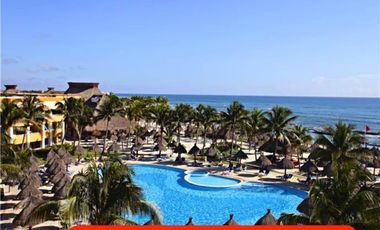 Hermosa y amplia casa en venta de dos niveles con piscina privada.