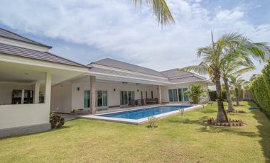 Luxurious 3-Bedroom, 3-Bathroom Pool Villa in Palm Villas