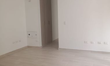 apartamento en arriendo en urb. varsovia. Cod A6739201