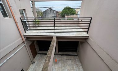 La esquina asombrosa! Locales y departamentazo en venta...
