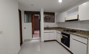 apartamento en arriendo en bosques de zuñiga. Cod A513406